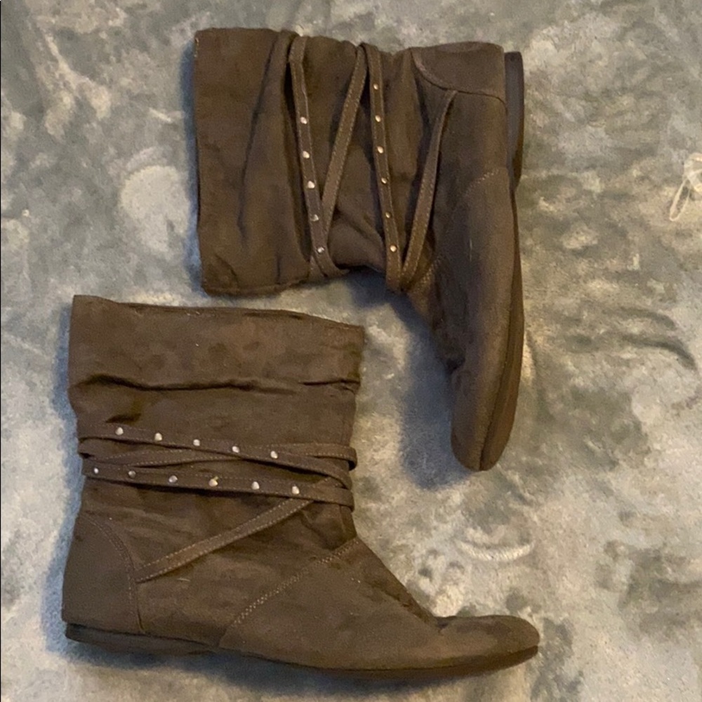 🌟 3 for $10! 
Slouchy ankle boots